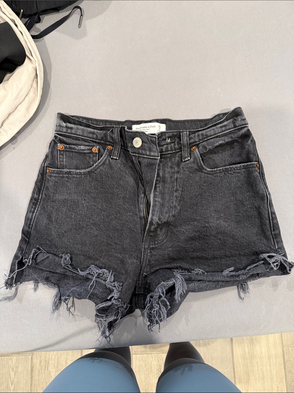 Abercrombie & Fitch the mom shorts high rise